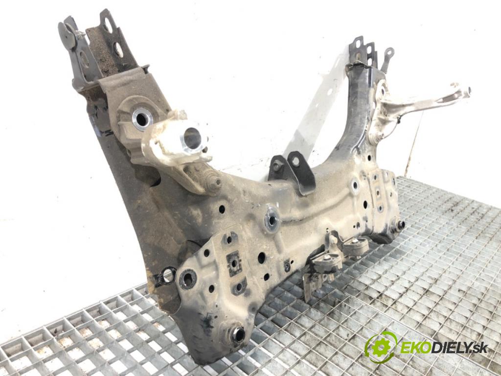 RENAULT CLIO V liftback 2022 69 kW 1.6 E-TECH 145 (B7MU) 1598 výztuha pod motor  (Přední výztuha)