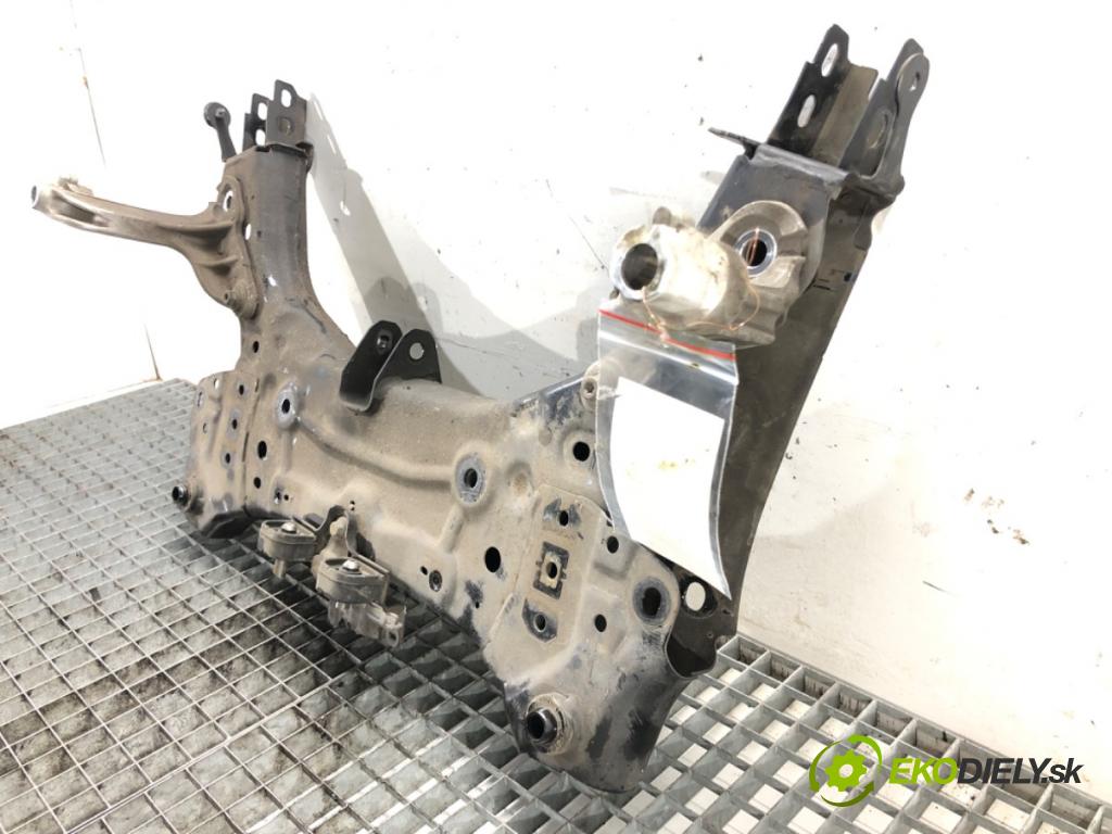 RENAULT CLIO V liftback 2022 69 kW 1.6 E-TECH 145 (B7MU) 1598 výztuha pod motor  (Přední výztuha)