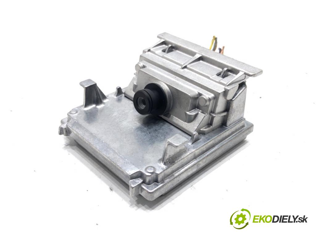 RENAULT CLIO V liftback 2022 69 kW 1.6 E-TECH 145 (B7MU) 1598 KAMERA okna prednej 284628565R