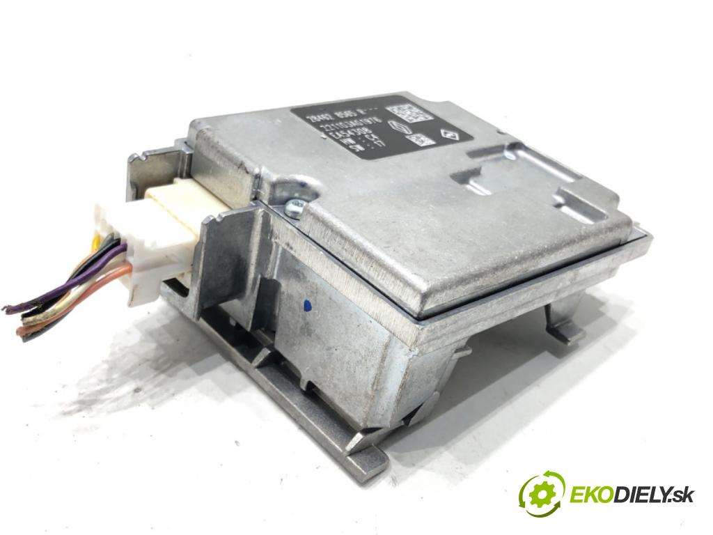 RENAULT CLIO V liftback 2022 69 kW 1.6 E-TECH 145 (B7MU) 1598 KAMERA okna prednej 284628565R