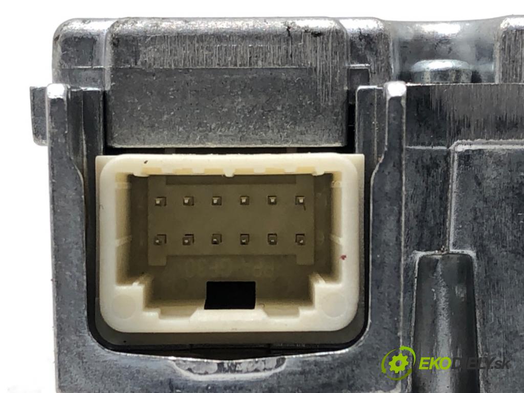 RENAULT CLIO V liftback 2022 69 kW 1.6 E-TECH 145 (B7MU) 1598 KAMERA okna prednej 284628565R