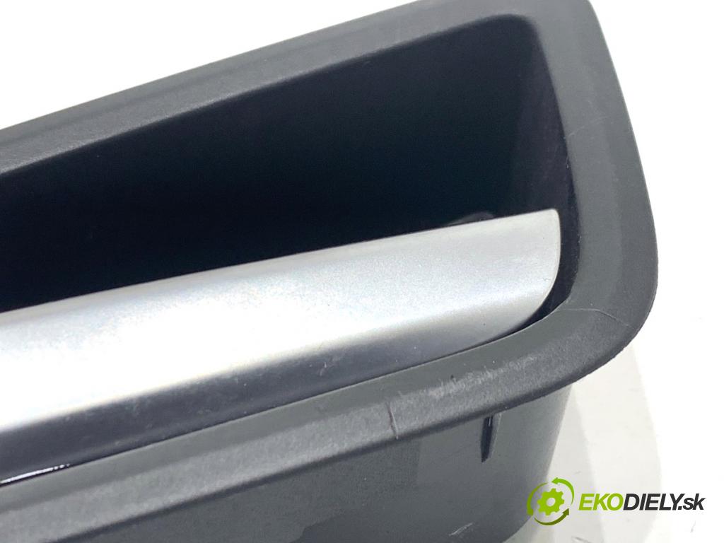 RENAULT CLIO V liftback 2022 69 kW 1.6 E-TECH 145 (B7MU) 1598 klika vnitřní levý přední část