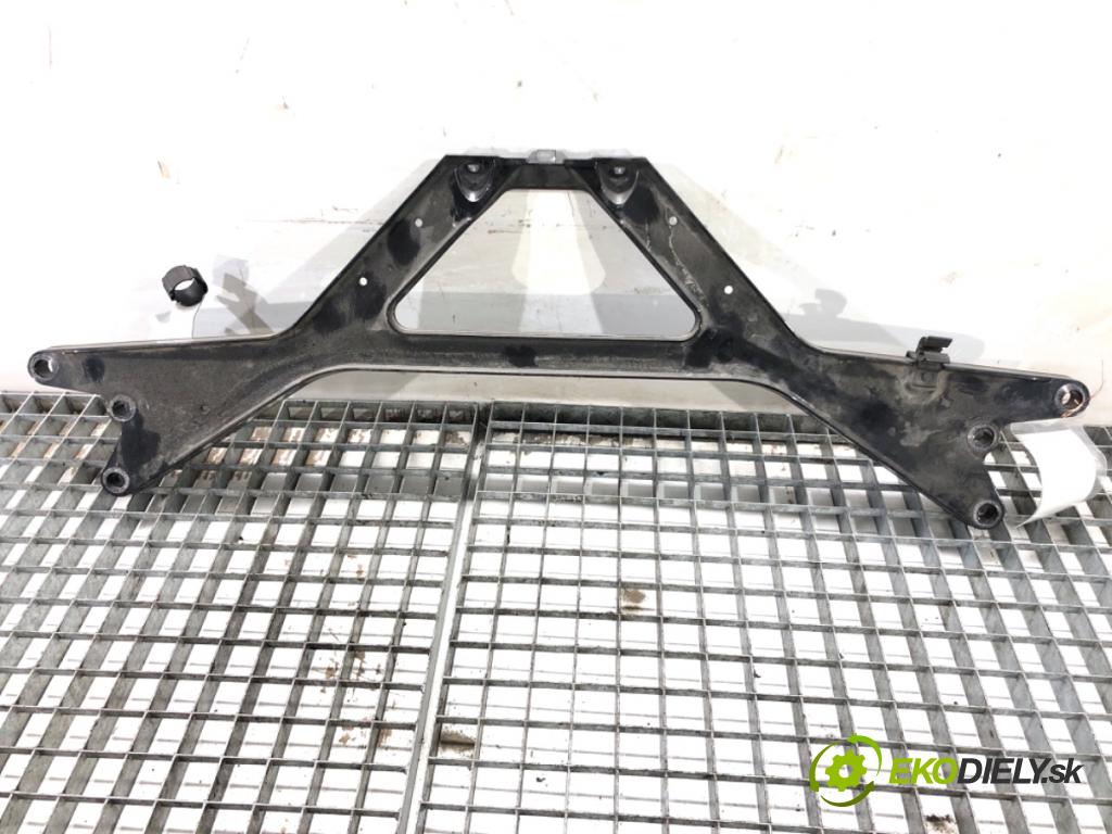 AUDI A8 D5 sedan 2019 210 kW 50 TDI Mild Hybrid quattro 2967 výztuha horní  (Výztuha)