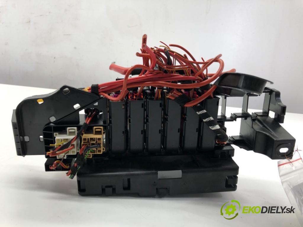 AUDI A8 D5 sedan 2019 210 kW 50 TDI Mild Hybrid quattro 2967 skříňka poistková 4N0907392A (Pojistková skříňka)