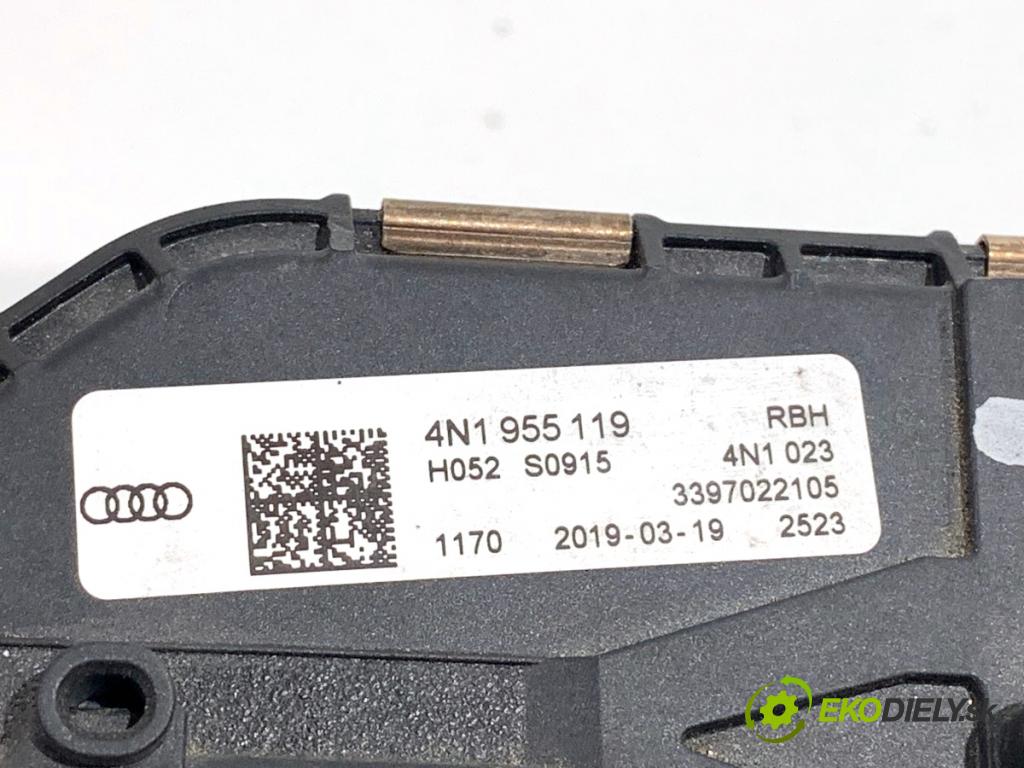 AUDI A8 D5 sedan 2019 210 kW 50 TDI Mild Hybrid quattro 2967 Mechanizmus stieračov predný 4N1955119 (Motorček stieračov predný)