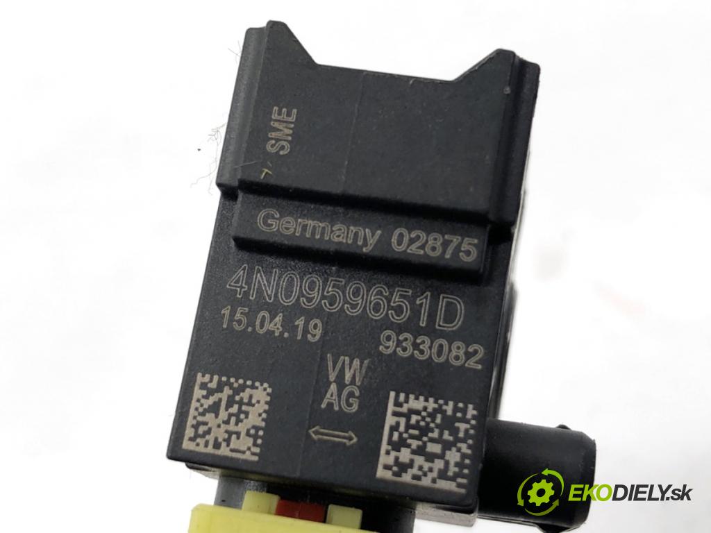 AUDI A8 D5 sedan 2019 210 kW 50 TDI Mild Hybrid quattro 2967 Snímač nárazu 4N0959651D (Snímač nárazu)