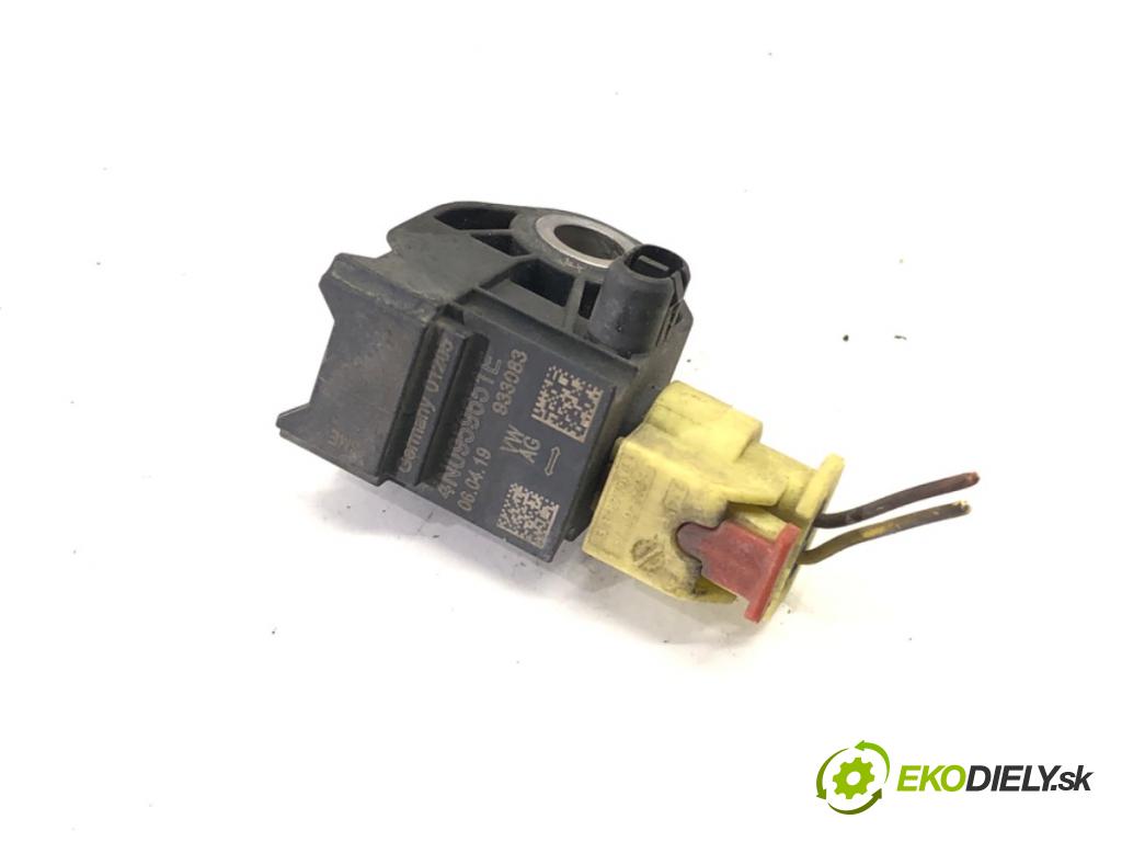 AUDI A8 D5 sedan 2019 210 kW 50 TDI Mild Hybrid quattro 2967 Snímač nárazu 4N0959651E (Snímač nárazu)