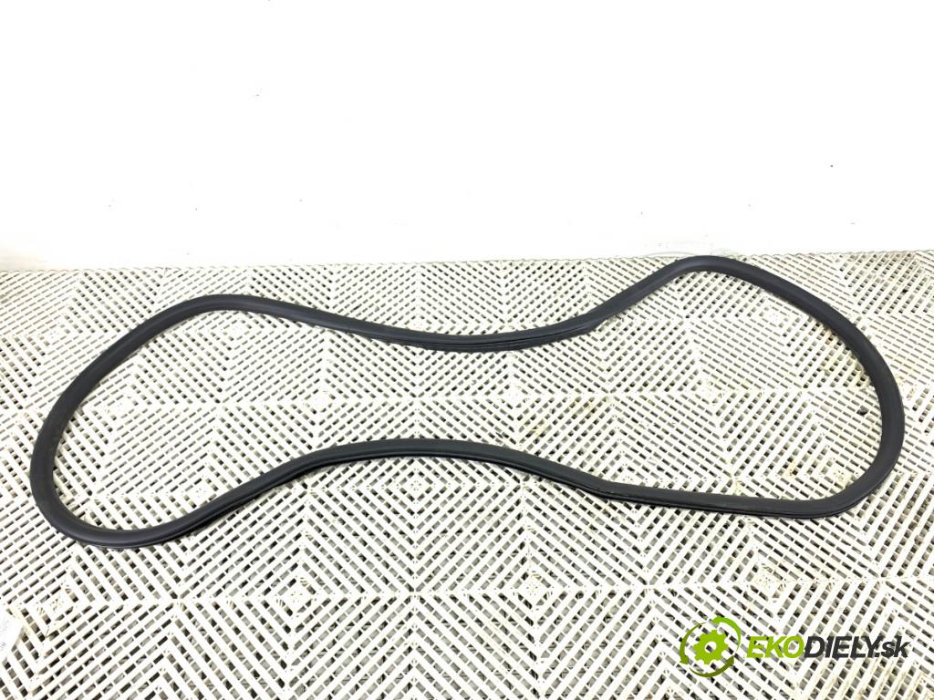 AUDI A8 D5 sedan 2019 210 kW 50 TDI Mild Hybrid quattro 2967 těsnění dveře zadní část levá strana 4N4833721 (Karoserie ostatní)