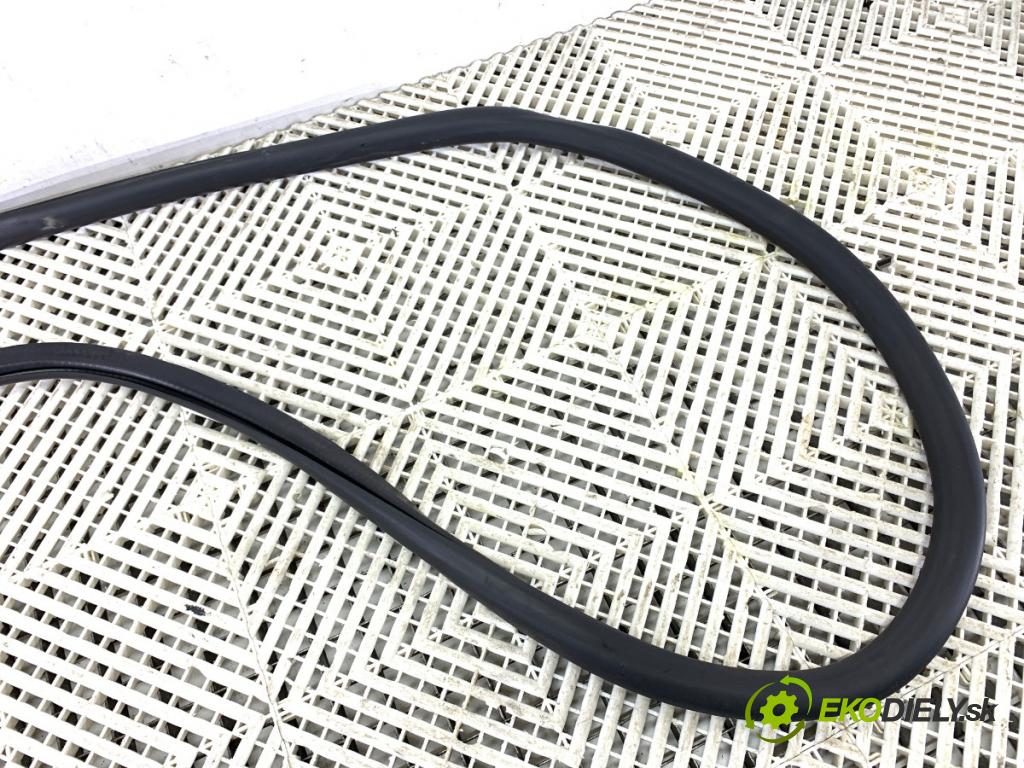 AUDI A8 D5 sedan 2019 210 kW 50 TDI Mild Hybrid quattro 2967 těsnění dveře zadní část pravá 4N4833722 (Karoserie ostatní)