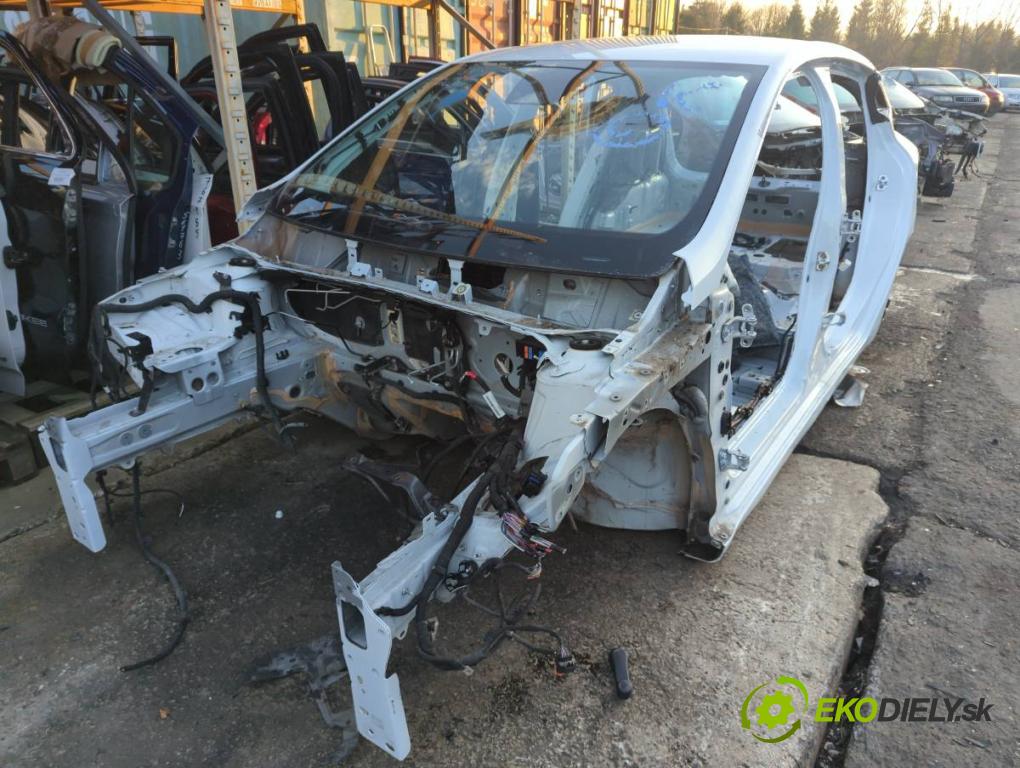 RENAULT CLIO V liftback 2022 69 kW 1.6 E-TECH 145 (B7MU) 1598 karoséria ČTVRŤÁK: Blatník zad ľavy pravy prah strecha PODŁUŻNICA ľavy pravy 