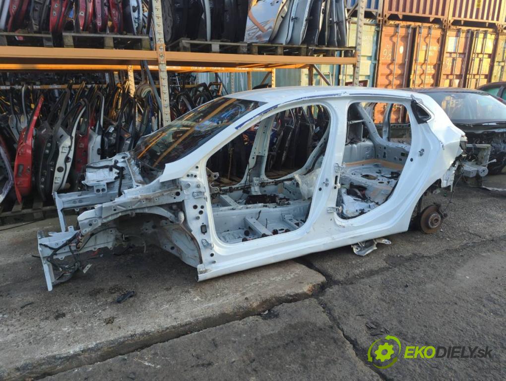 RENAULT CLIO V liftback 2022 69 kW 1.6 E-TECH 145 (B7MU) 1598 karoséria ČTVRŤÁK: Blatník zad ľavy pravy prah strecha PODŁUŻNICA ľavy pravy