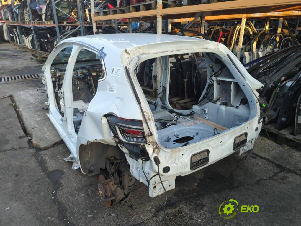 RENAULT CLIO V liftback 2022 69 kW 1.6 E-TECH 145 (B7MU) 1598 karoséria ČTVRŤÁK: Blatník zad ľavy pravy prah strecha PODŁUŻNICA ľavy pravy