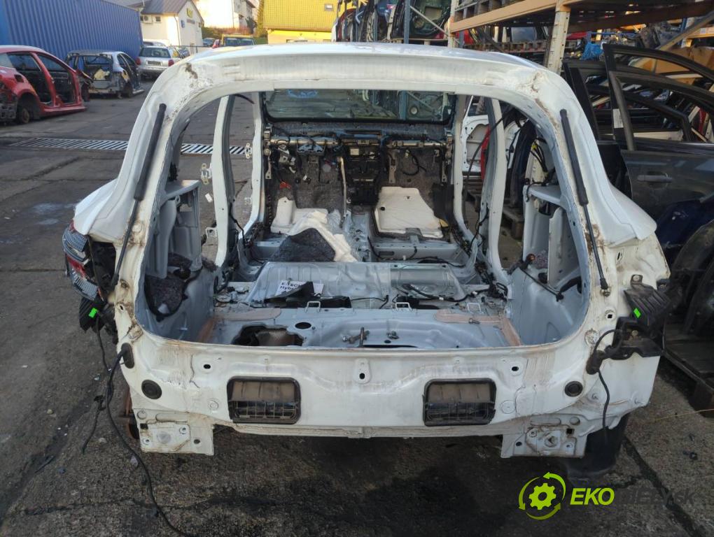 RENAULT CLIO V liftback 2022 69 kW 1.6 E-TECH 145 (B7MU) 1598 karoséria ČTVRŤÁK: Blatník zad ľavy pravy prah strecha PODŁUŻNICA ľavy pravy