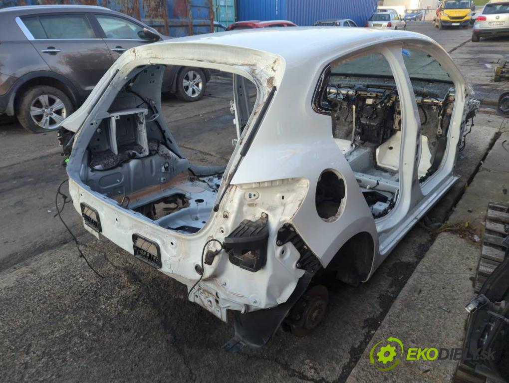 RENAULT CLIO V liftback 2022 69 kW 1.6 E-TECH 145 (B7MU) 1598 karoséria ČTVRŤÁK: Blatník zad ľavy pravy prah strecha PODŁUŻNICA ľavy pravy