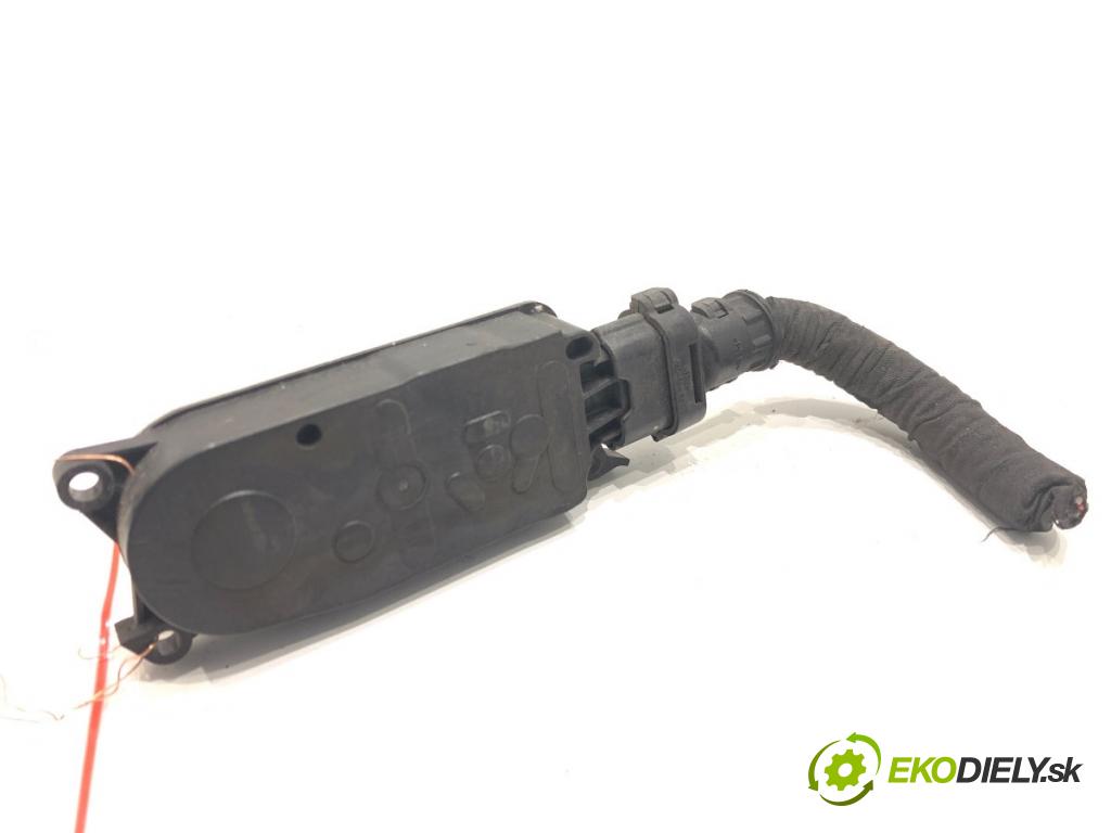 RENAULT CLIO V liftback 2022 69 kW 1.6 E-TECH 145 (B7MU) 1598 Motorček rolety ŽALÚZIE: 6477R1012A