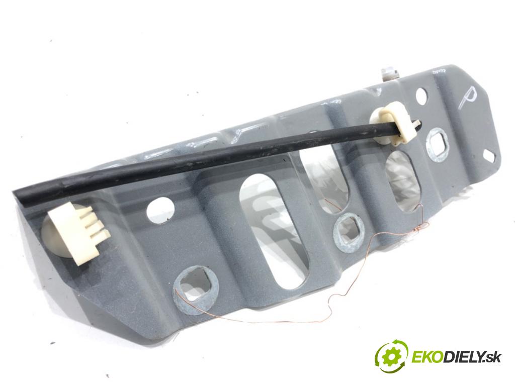 RENAULT CLIO V liftback 2022 69 kW 1.6 E-TECH 145 (B7MU) 1598 držiak blatníka pravy 641C04310R