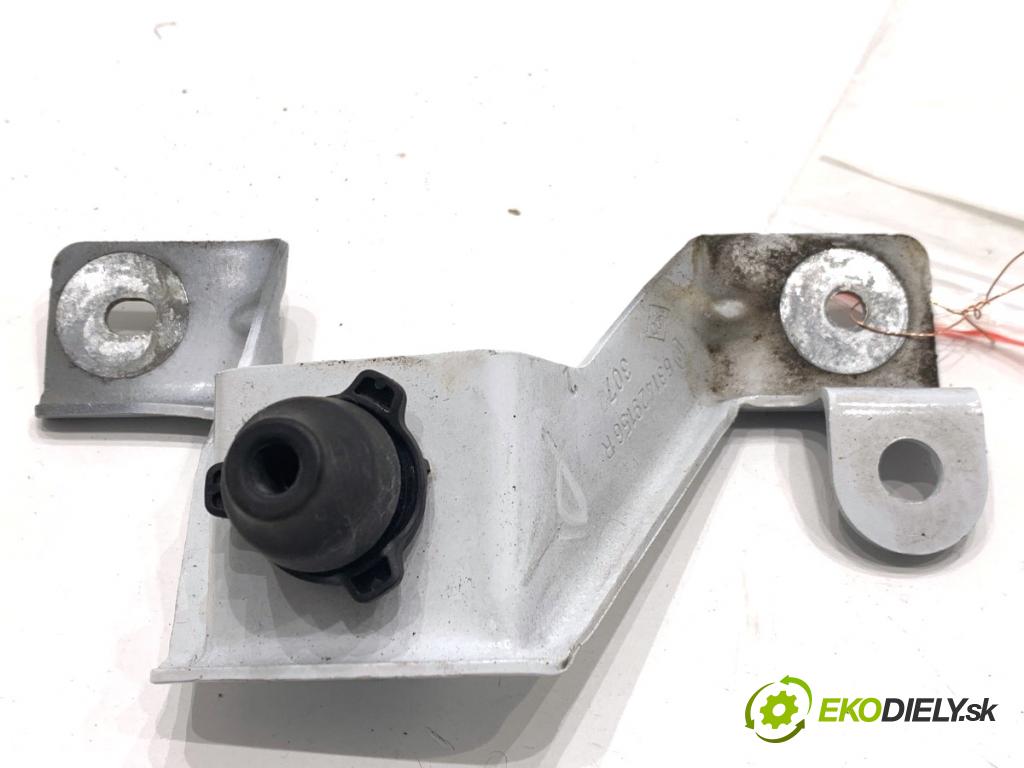 RENAULT CLIO V liftback 2022 69 kW 1.6 E-TECH 145 (B7MU) 1598 držiak blatníka pravy 631429156R