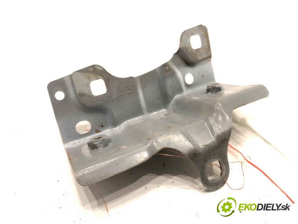 RENAULT CLIO V liftback 2022 69 kW 1.6 E-TECH 145 (B7MU) 1598 držiak blatníka pravy