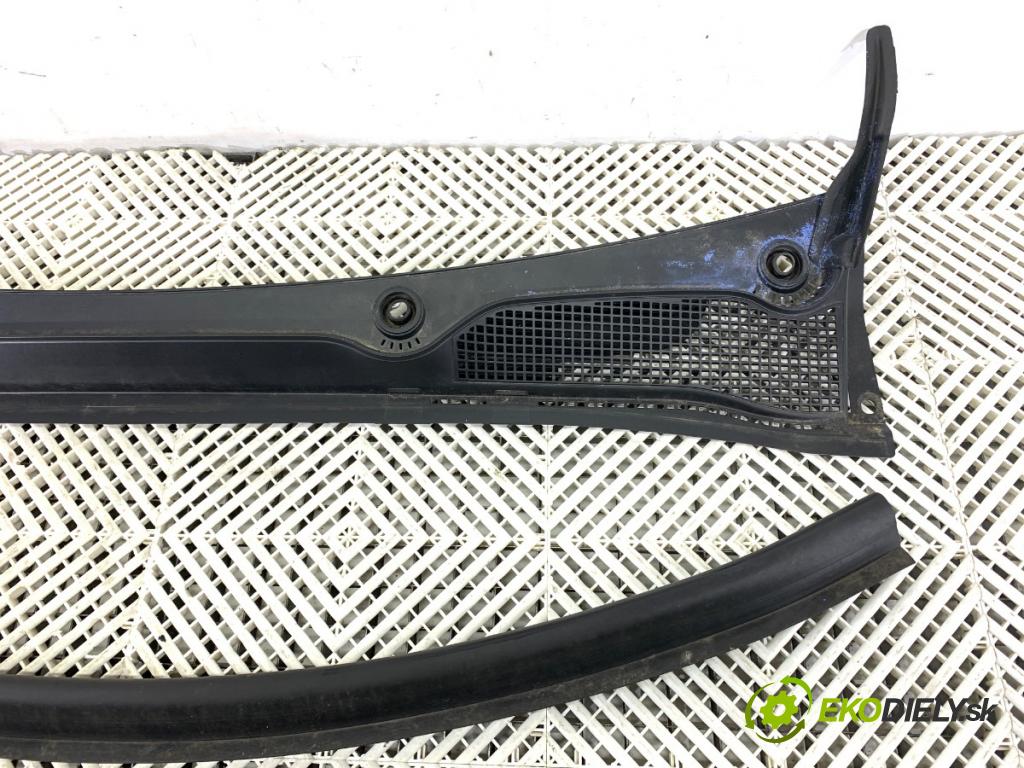 RENAULT CLIO V liftback 2022 69 kW 1.6 E-TECH 145 (B7MU) 1598 torpédo plast pod čelní okno 668114189R (Plast pod čelním sklem)