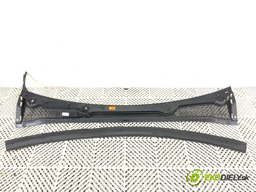 RENAULT CLIO V liftback 2022 69 kW 1.6 E-TECH 145 (B7MU) 1598 torpédo plast pod čelní okno 668114189R (Plast pod čelním sklem)