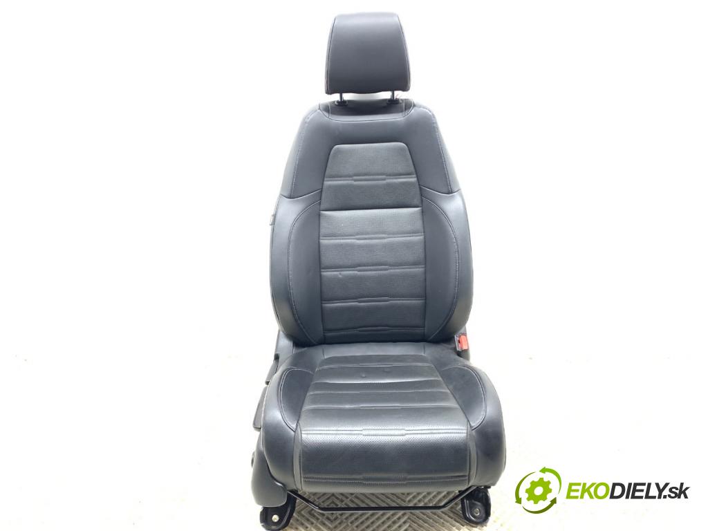 HONDA CR-V V SUV 2020 107 kW 2.0 e-CVT Hybrid AWD (RT6) 1993 Sedadlo pravy predný 
