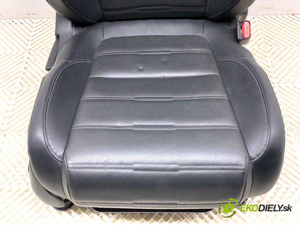 HONDA CR-V V SUV 2020 107 kW 2.0 e-CVT Hybrid AWD (RT6) 1993 Sedadlo pravy predný