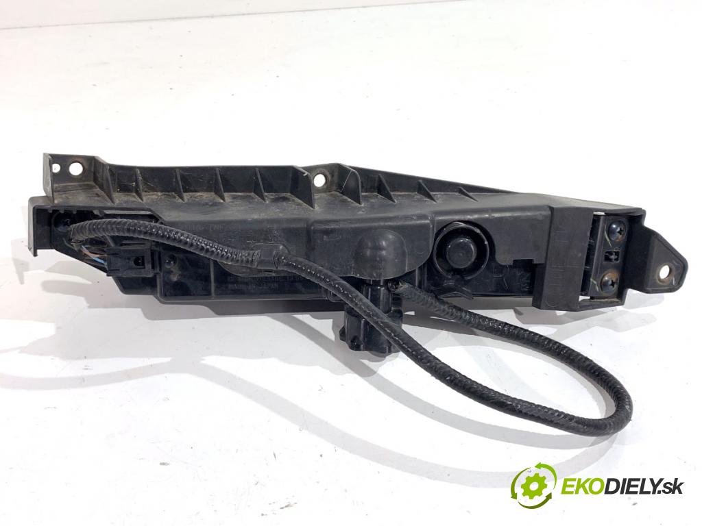 HONDA CR-V V SUV 2020 107 kW 2.0 e-CVT Hybrid AWD (RT6) 1993 Smerovka pravy predný  (Kľučka dverí ostatné)