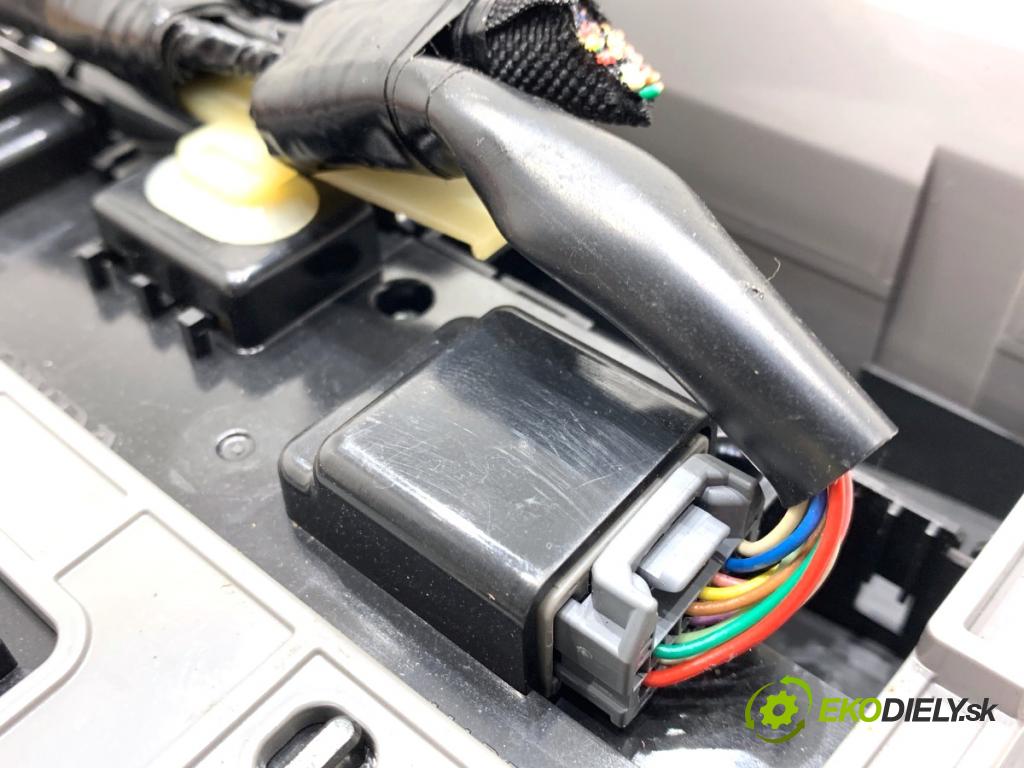 HONDA CR-V V SUV 2020 107 kW 2.0 e-CVT Hybrid AWD (RT6) 1993 Svetlo stropné