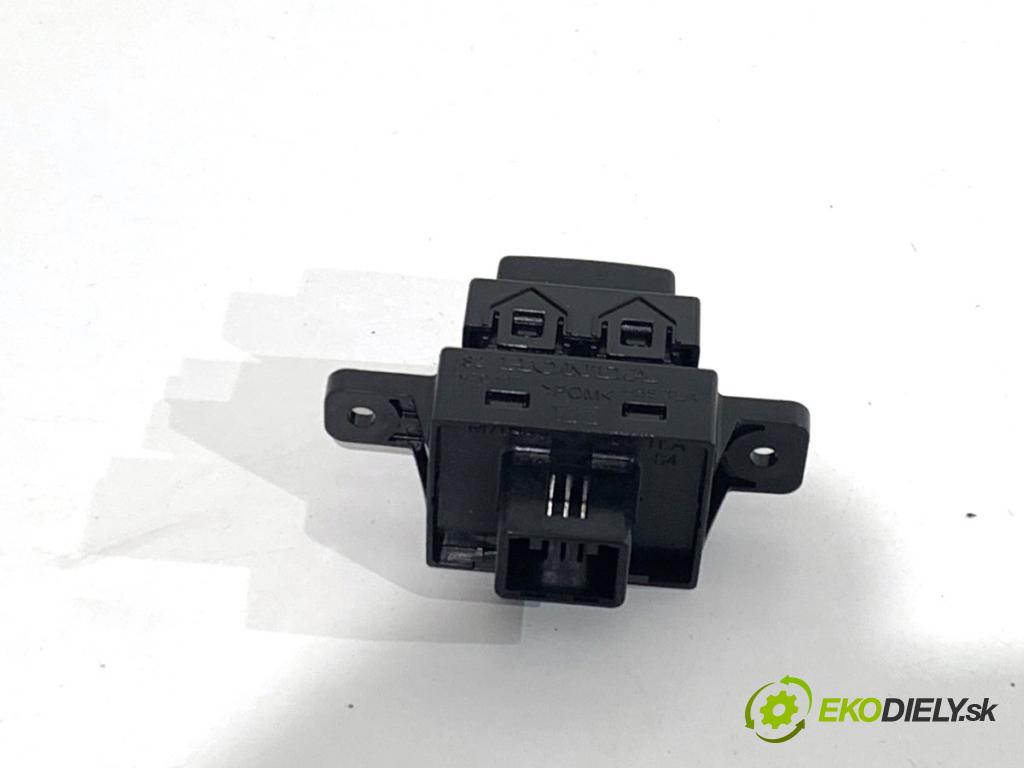 HONDA CR-V V SUV 2020 107 kW 2.0 e-CVT Hybrid AWD (RT6) 1993 Prepínač ohrievania, vyhrievania sedačky M70449 (Prepínacie páčky pod volantom)