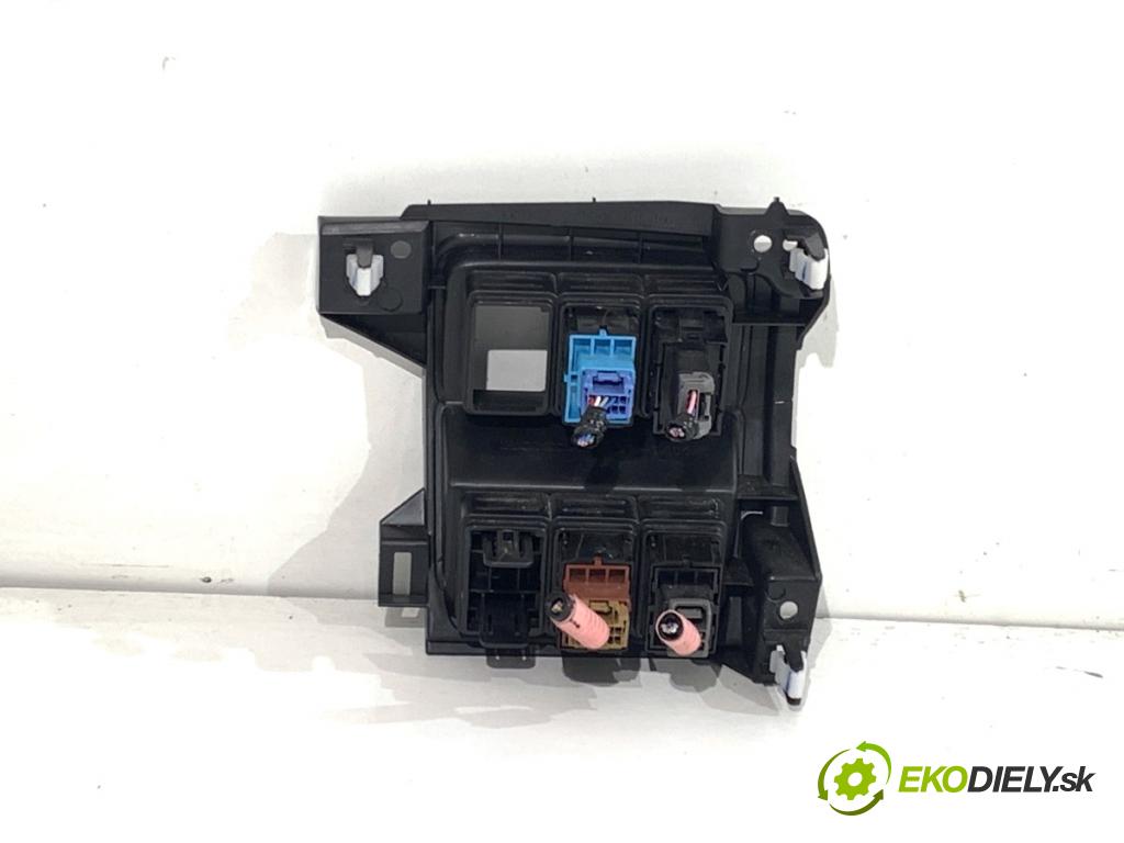 HONDA CR-V V SUV 2020 107 kW 2.0 e-CVT Hybrid AWD (RT6) 1993 Prepínač nastavenia svetiel GG72-5631-100 (Prepínacie páčky pod volantom)