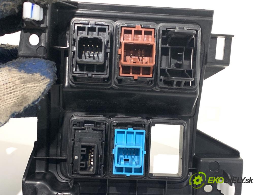 HONDA CR-V V SUV 2020 107 kW 2.0 e-CVT Hybrid AWD (RT6) 1993 Prepínač nastavenia svetiel GG72-5631-100 (Prepínacie páčky pod volantom)