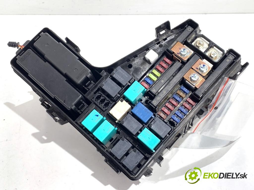 HONDA CR-V V SUV 2020 107 kW 2.0 e-CVT Hybrid AWD (RT6) 1993 skříňka poistková  (Pojistková skříňka)