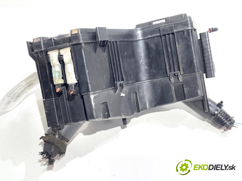 HONDA CR-V V SUV 2020 107 kW 2.0 e-CVT Hybrid AWD (RT6) 1993 skříňka poistková (Pojistková skříňka)