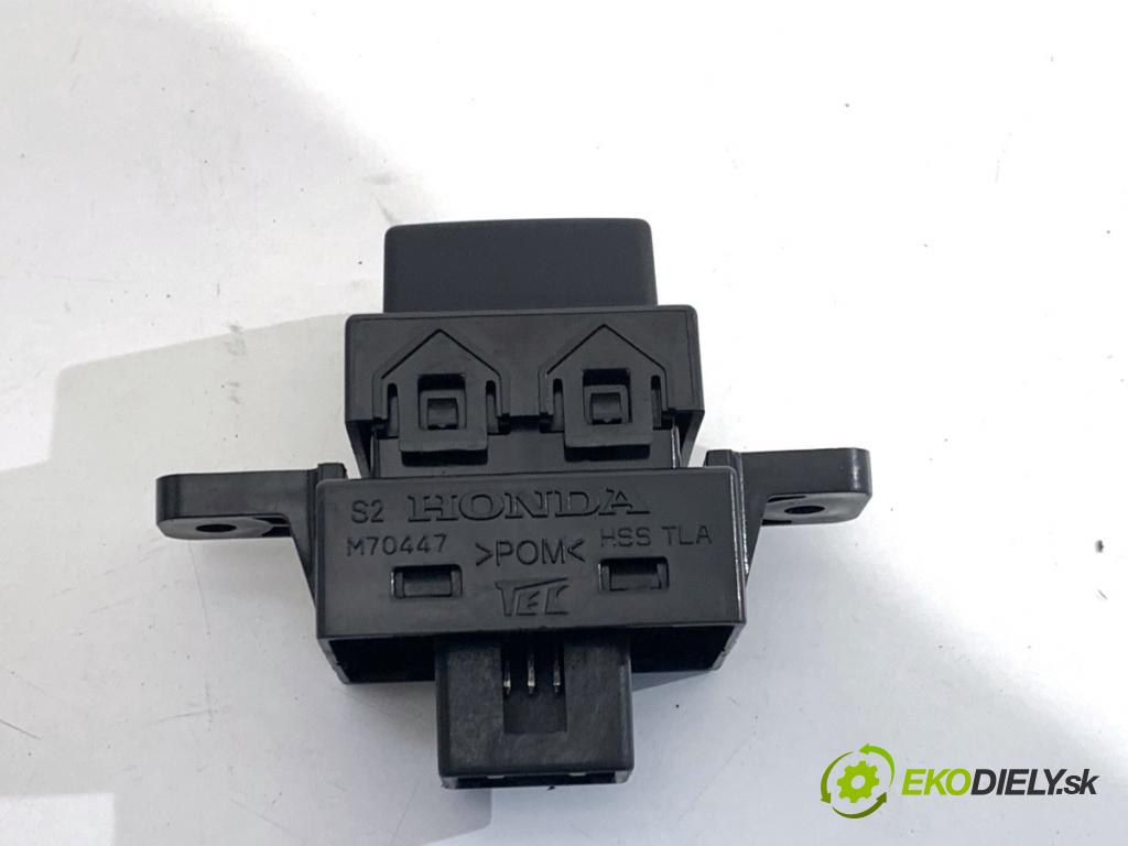 HONDA CR-V V SUV 2020 107 kW 2.0 e-CVT Hybrid AWD (RT6) 1993 Prepínač ohrievania, vyhrievania sedačky M70449 (Prepínacie páčky pod volantom)