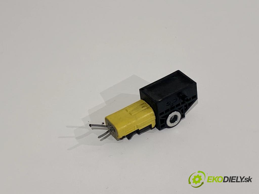 HONDA CR-V V SUV 2020 107 kW 2.0 e-CVT Hybrid AWD (RT6) 1993 Snímač nárazu 77930-TLA-A010-M4 (Snímač nárazu)