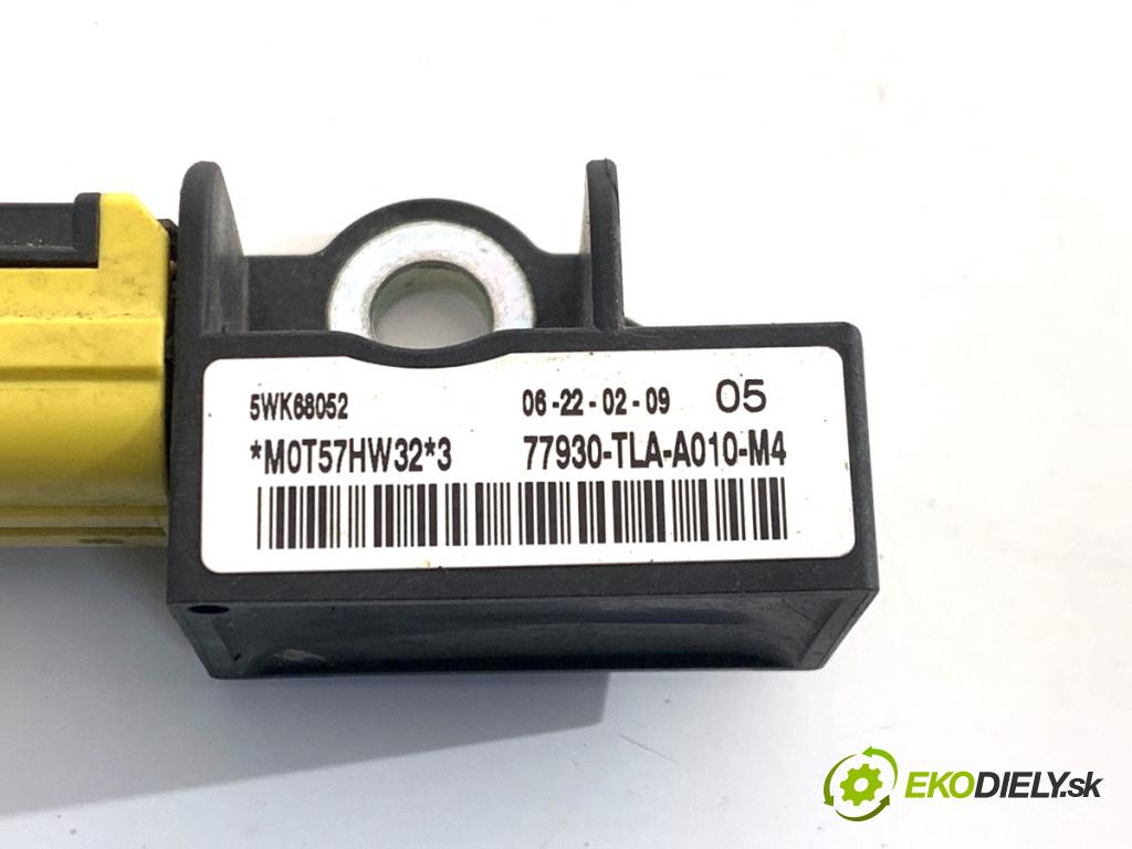 HONDA CR-V V SUV 2020 107 kW 2.0 e-CVT Hybrid AWD (RT6) 1993 Snímač nárazu 77930-TLA-A010-M4 (Snímač nárazu)