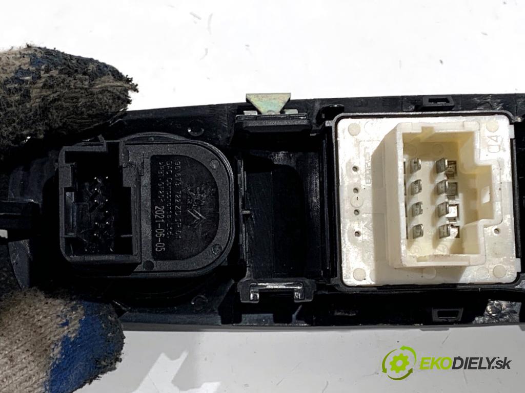 TOYOTA PROACE Nadwozie pełne/minivan 2021 75 kW 1.5 D-4D 100 (BPZMD) 1499 Prepínač okien 98208816ZD (Prepínacie páčky pod volantom)