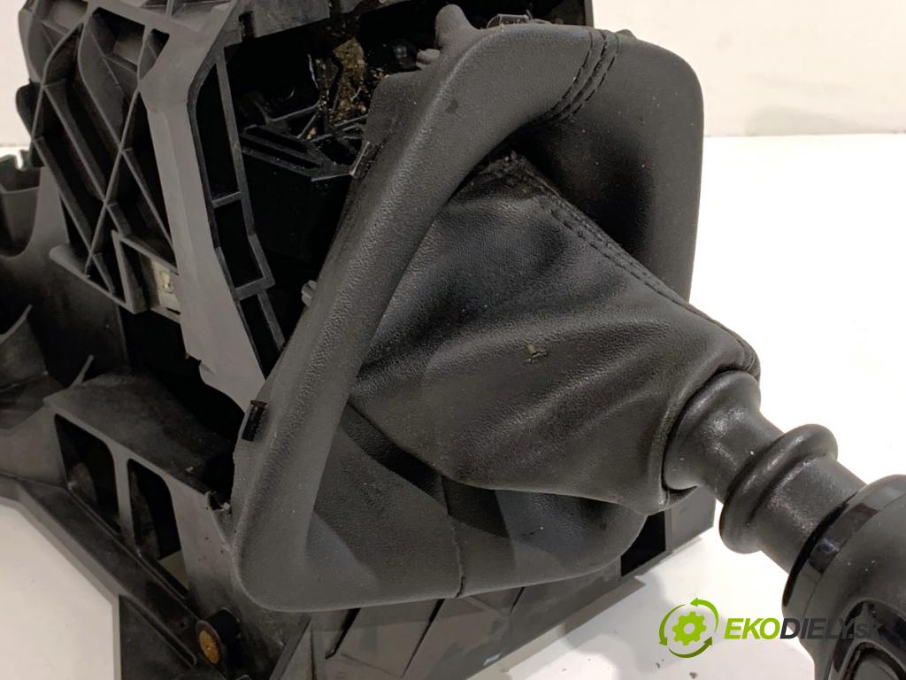 TOYOTA PROACE Nadwozie pełne/minivan 2021 75 kW 1.5 D-4D 100 (BPZMD) 1499 Kulisa 9814762080 (Rýchlostná páka (kulisa))