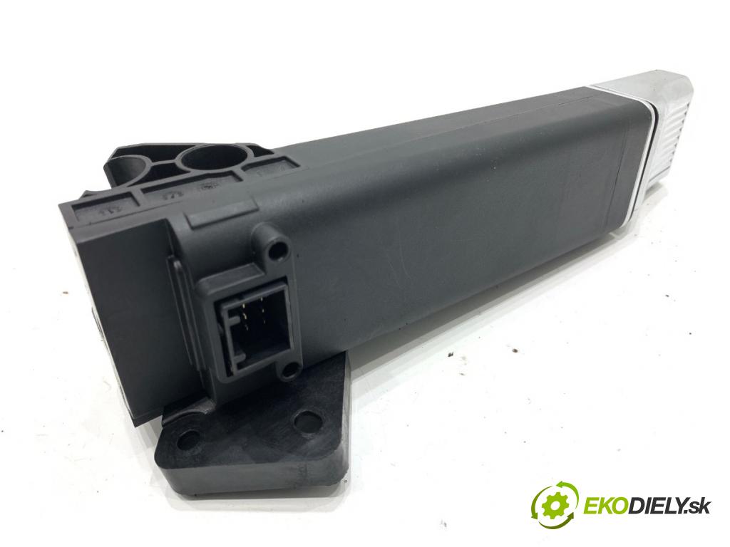 HYUNDAI KONA (SX2)  2025 150 kW EV   (n/d ccm / 150 kW / 204 KM) 0 Kulisa 467W0-BF100Y (Rýchlostná páka (kulisa))