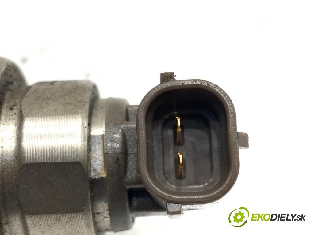 OPEL MOKKA SUV 2014 96 kW 1.7 CDTI (_76) 1686 vstrekovač 55567729 (Vstrekovač paliva)