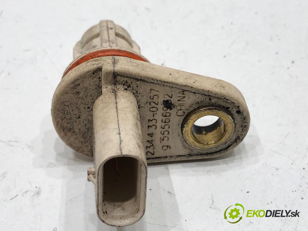 OPEL MOKKA SUV 2014 96 kW 1.7 CDTI (_76) 1686 snímač pozice hřídele klikového 55566932 (Snímač polohy klikového hřídele)