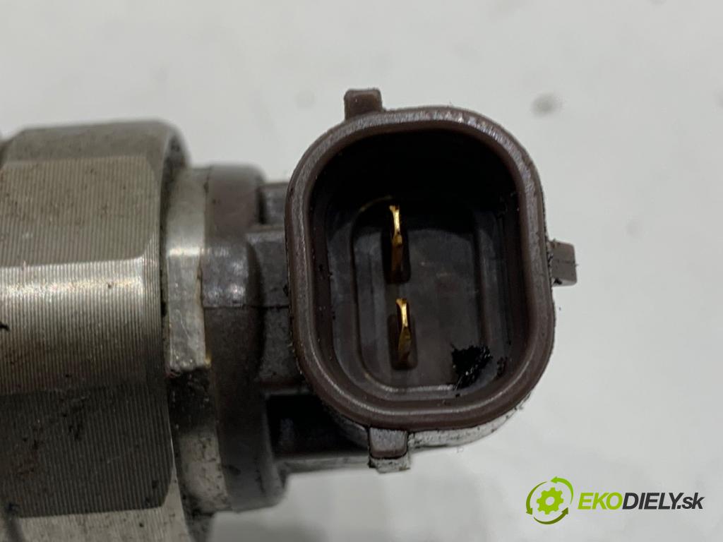 OPEL MOKKA SUV 2014 96 kW 1.7 CDTI (_76) 1686 vstrekovač 55567729 (Vstrekovač paliva)