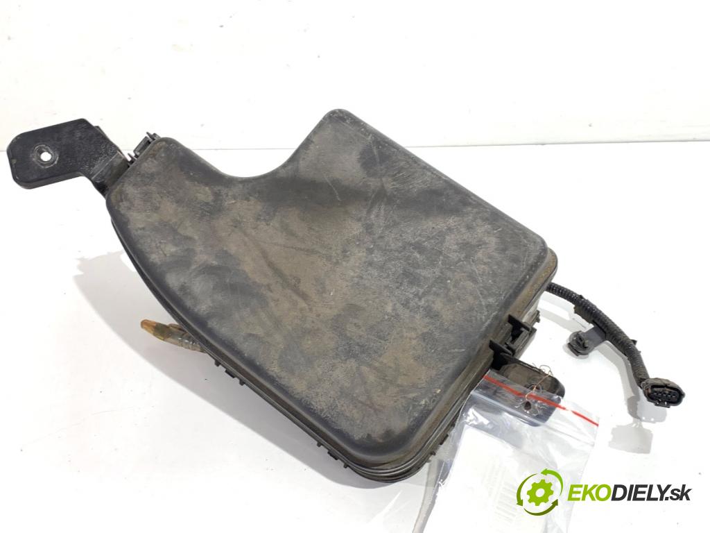 MAZDA 3 BM liftback 2016 88 kW 2.0 1998 Skrinka poistková G4YC-675X0 (Poistková skrinka)