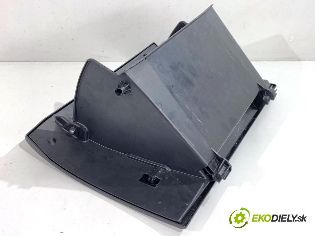 MAZDA 3 BM liftback 2016 88 kW 2.0 1998 Priehradka, kastlík spolujazdca BJS7-64131 (Priehradka (kastlík))