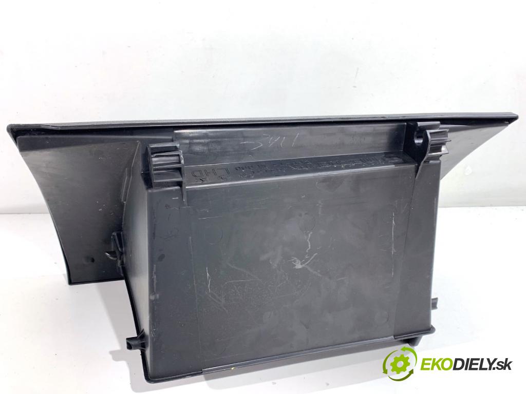 MAZDA 3 BM liftback 2016 88 kW 2.0 1998 Priehradka, kastlík spolujazdca BJS7-64131 (Priehradka (kastlík))