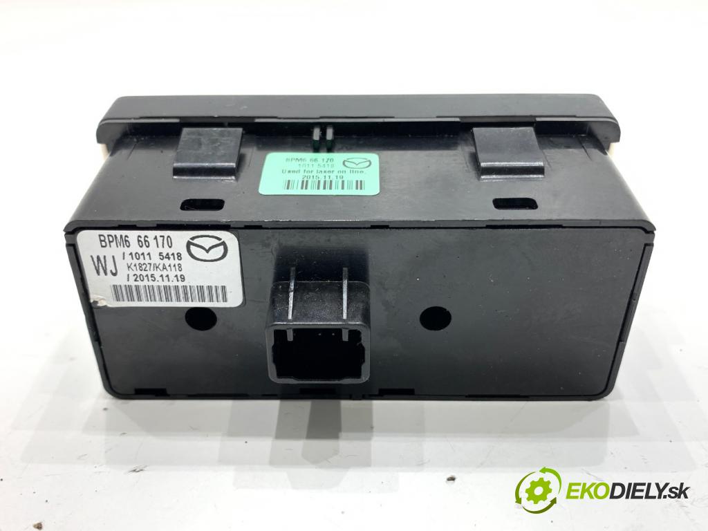MAZDA 3 BM liftback 2016 88 kW 2.0 1998 Panel přepínač BPM666170