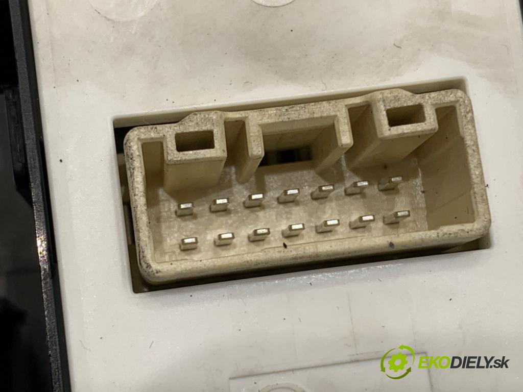 MAZDA 3 BM liftback 2016 88 kW 2.0 1998 Prepínač okien MKA7684L6 (Prepínacie páčky pod volantom)