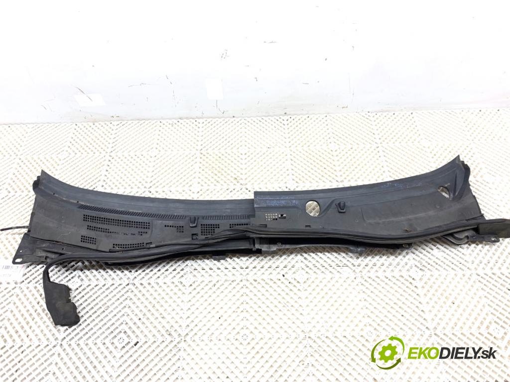 MAZDA 3 BM liftback 2016 88 kW 2.0 1998 Torpédo, plast pod čelné okno  (Torpédo (plast pod čelným sklom))