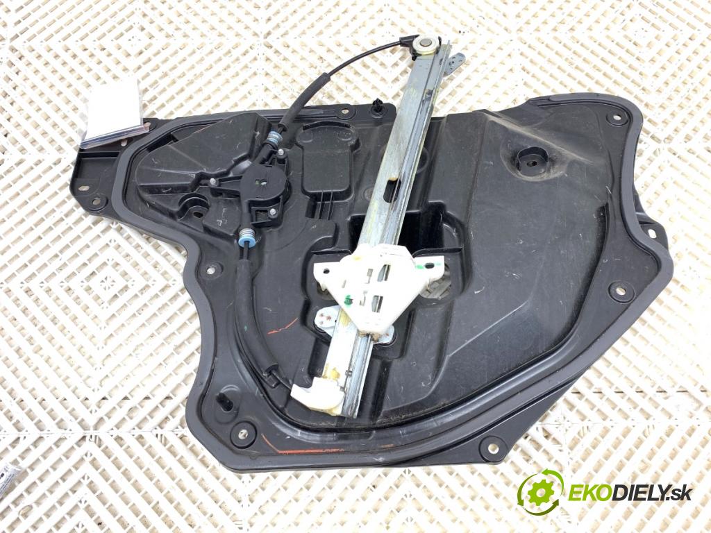 MAZDA 3 BM liftback 2016 88 kW 2.0 1998 mechanismus okna levý přední část BJS75997X