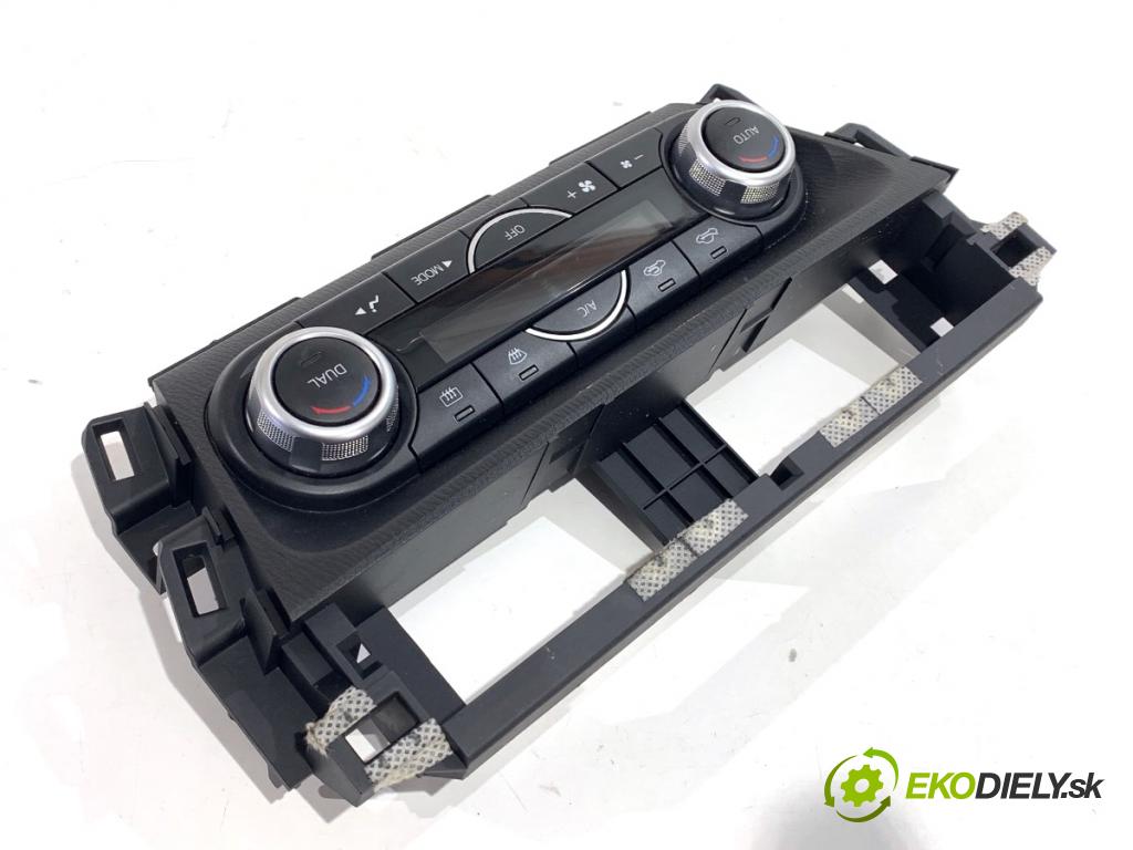 MAZDA 3 BM liftback 2016 88 kW 2.0 1998 Panel ovládania kúrenia BHT161190E (Prepínacie páčky pod volantom)